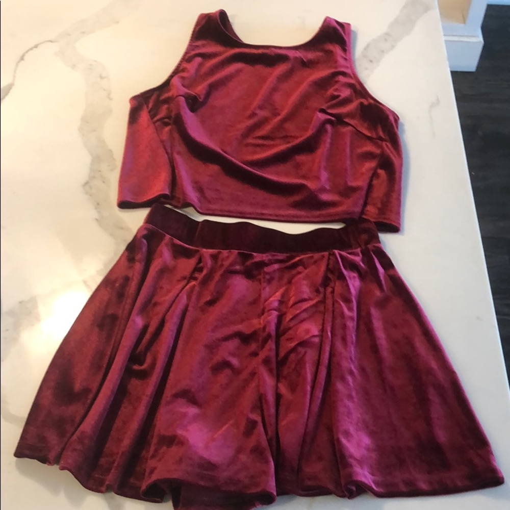 J Roberts Velvet Set